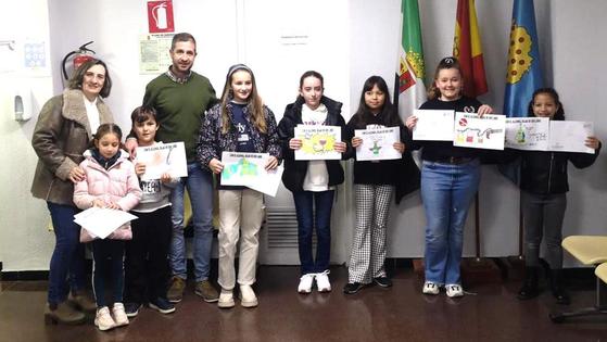 El colegio Almanzor copa los premios del XX Concurso de carteles contra el consumo de alcohol en menores