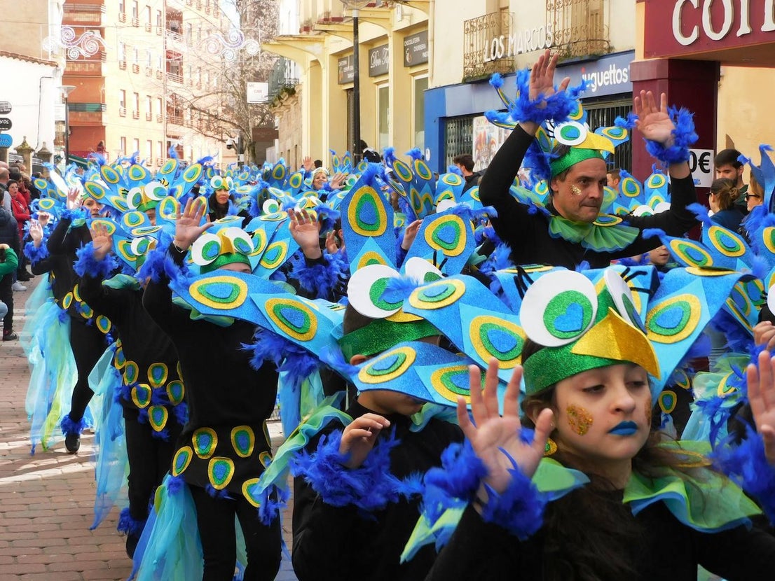 Los colegios abren el desfile juvenil aplazado el viernes de Carnaval