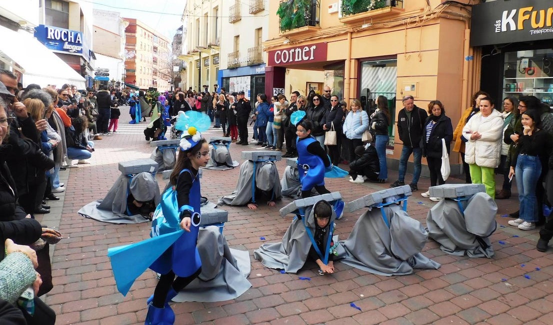 Los colegios abren el desfile juvenil aplazado el viernes de Carnaval