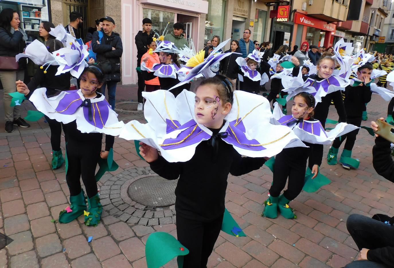 Los colegios abren el desfile juvenil aplazado el viernes de Carnaval