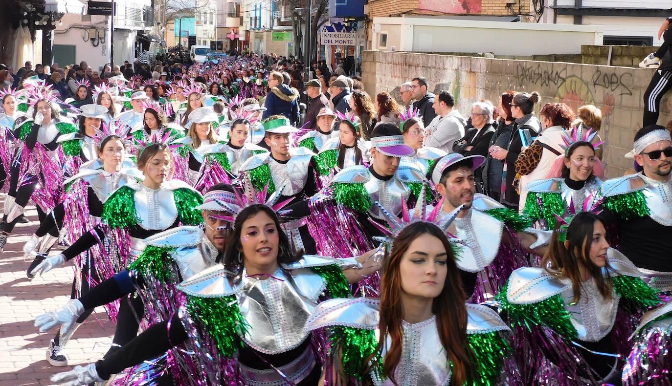 Los institutos cierran el multitudinario desfile estudiantil