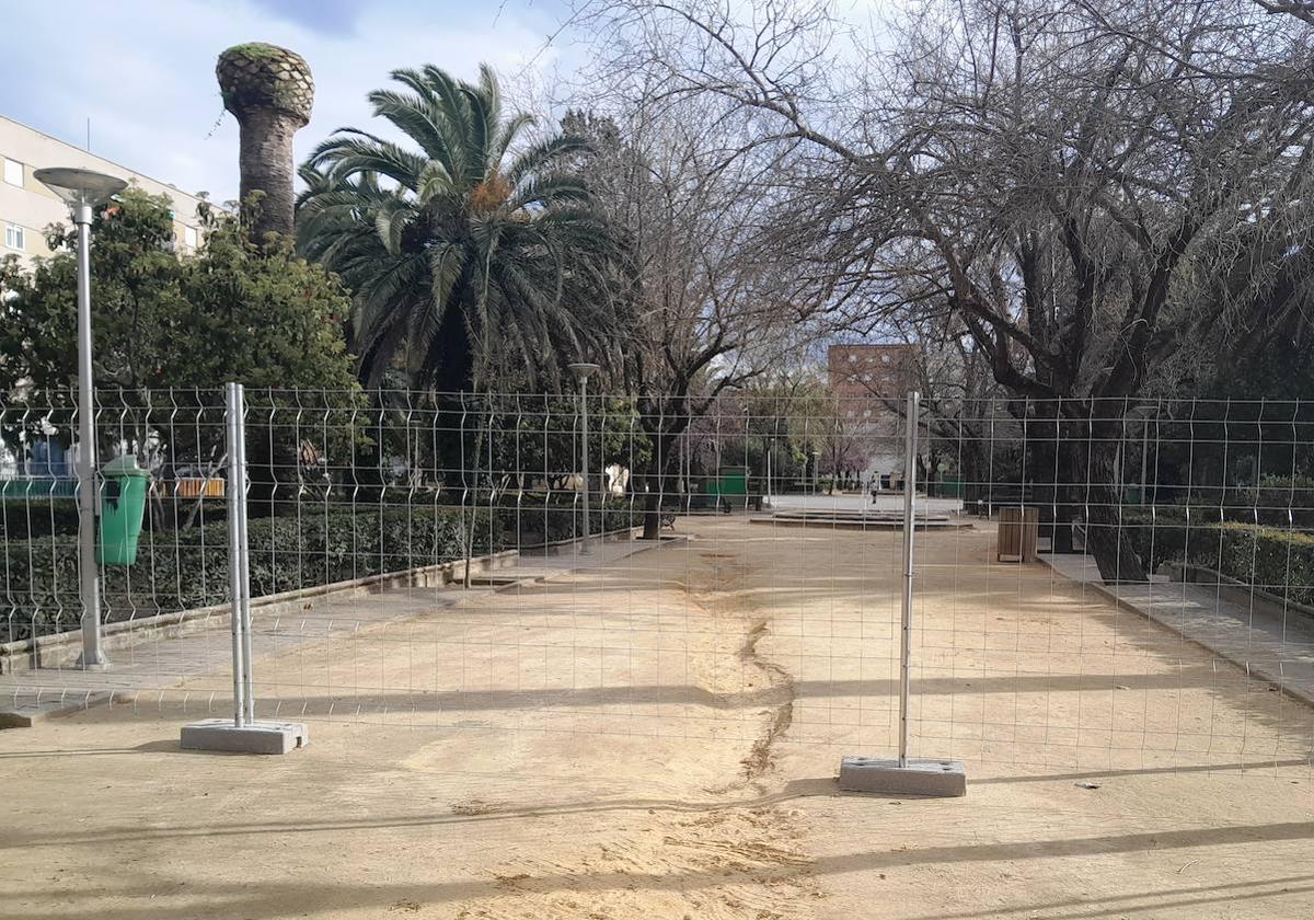 El acceso por la entrada norte del parque se cierra ante las inminentes obras del tren