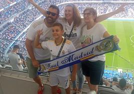 Peñistas moralos en el Santiago Bernabeu