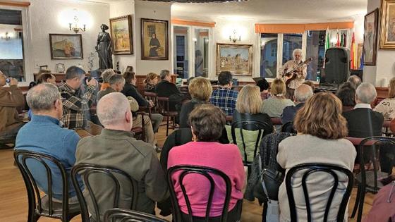 Gómez Naharro lleva su música al Hogar Extremeño de Gran Vía