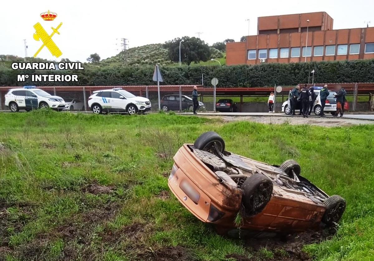 Estado en el que quedó el vehículo de los detenidos