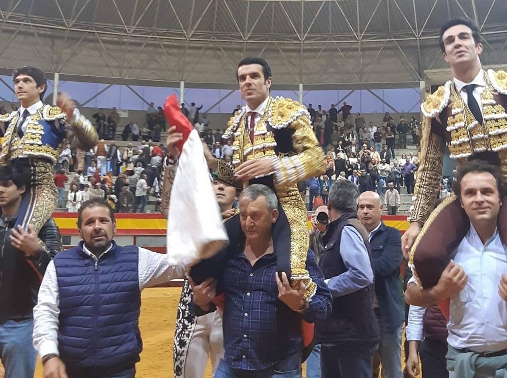 La vuelta de las corridas de toros llena el edificio multiusos