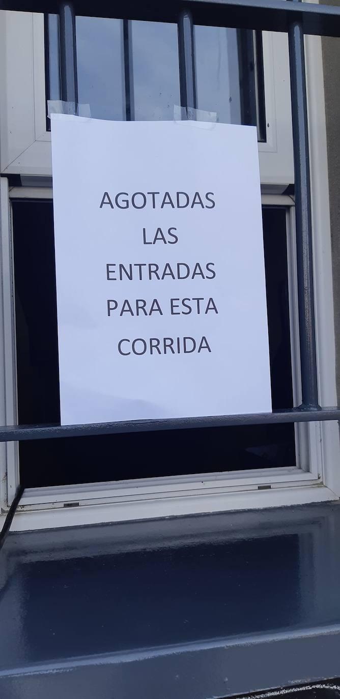 La vuelta de las corridas de toros llena el edificio multiusos