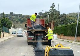Bacheo en la avenida de Los Mimbrales