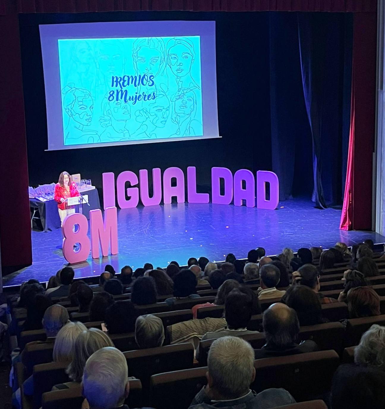 Entregados los Premios '8Mujeres'