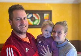 Héctor con sus padres, Juanjo y Tamara