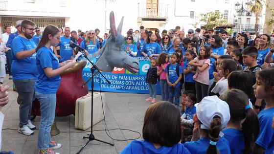 Marea azul por el autismo