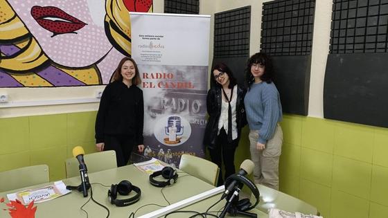 Andrea González presenta en Radio El Candil su primer libro, '(Amor)dazada)'