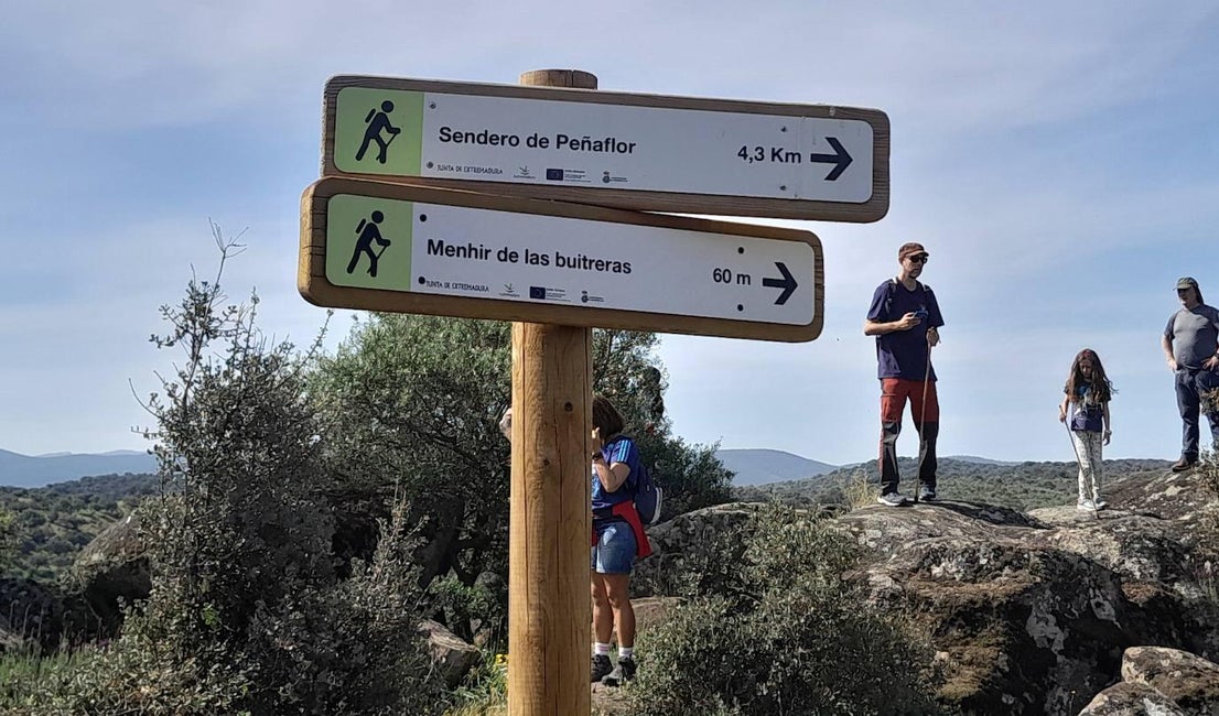 La XX Ruta a Peñaflor reúne a más de 200 senderistas