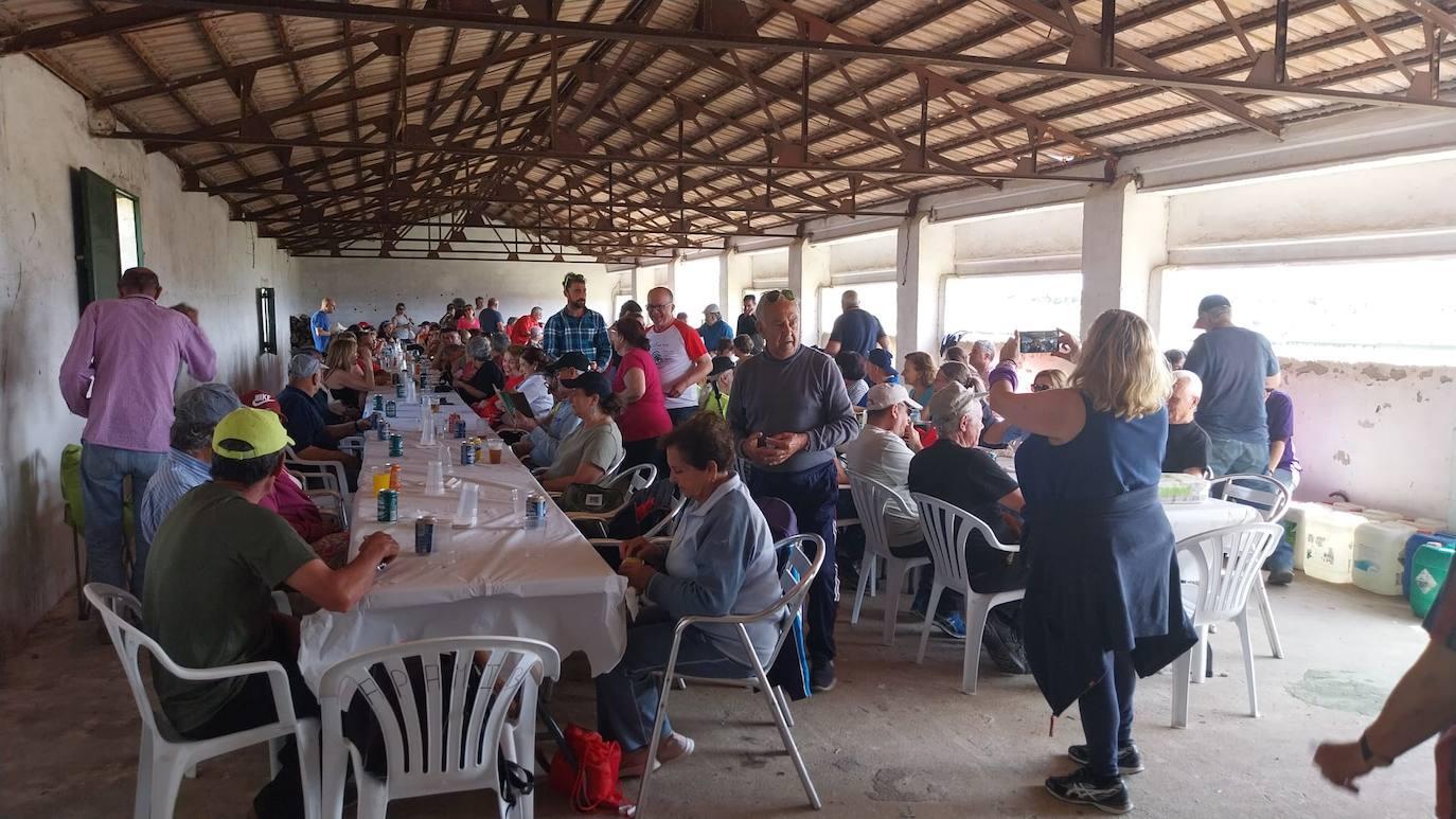 La XX Ruta a Peñaflor reúne a más de 200 senderistas