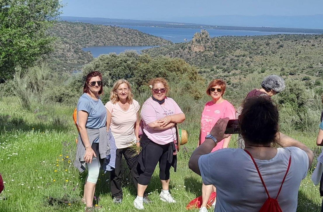 La XX Ruta a Peñaflor reúne a más de 200 senderistas