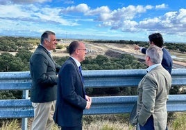 Manuel Martín Castizo en su visita a Navalmoral