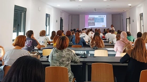 Fundación Mujeres reanuda proyectos de mejoras laborales y para emprendedoras