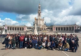 Participantes en la peregrinación a Fátima