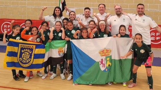 La selección extremeña femenina sub-10 de fútbol-sala, semifinalista del Campeonato de España