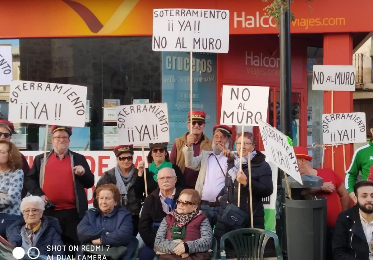 La plataforma No al Muro vuelve a la carga