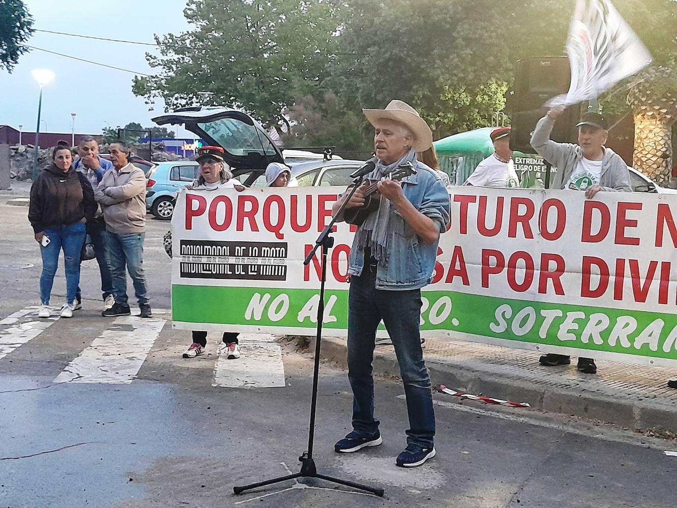 No al Muro no cede a pesar de lo avanzado de las obras