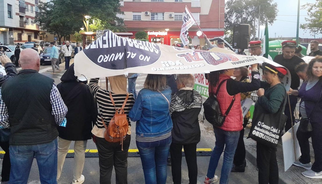 No al Muro no cede a pesar de lo avanzado de las obras