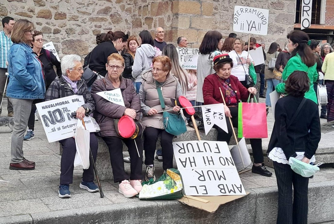 No al Muro no cede a pesar de lo avanzado de las obras