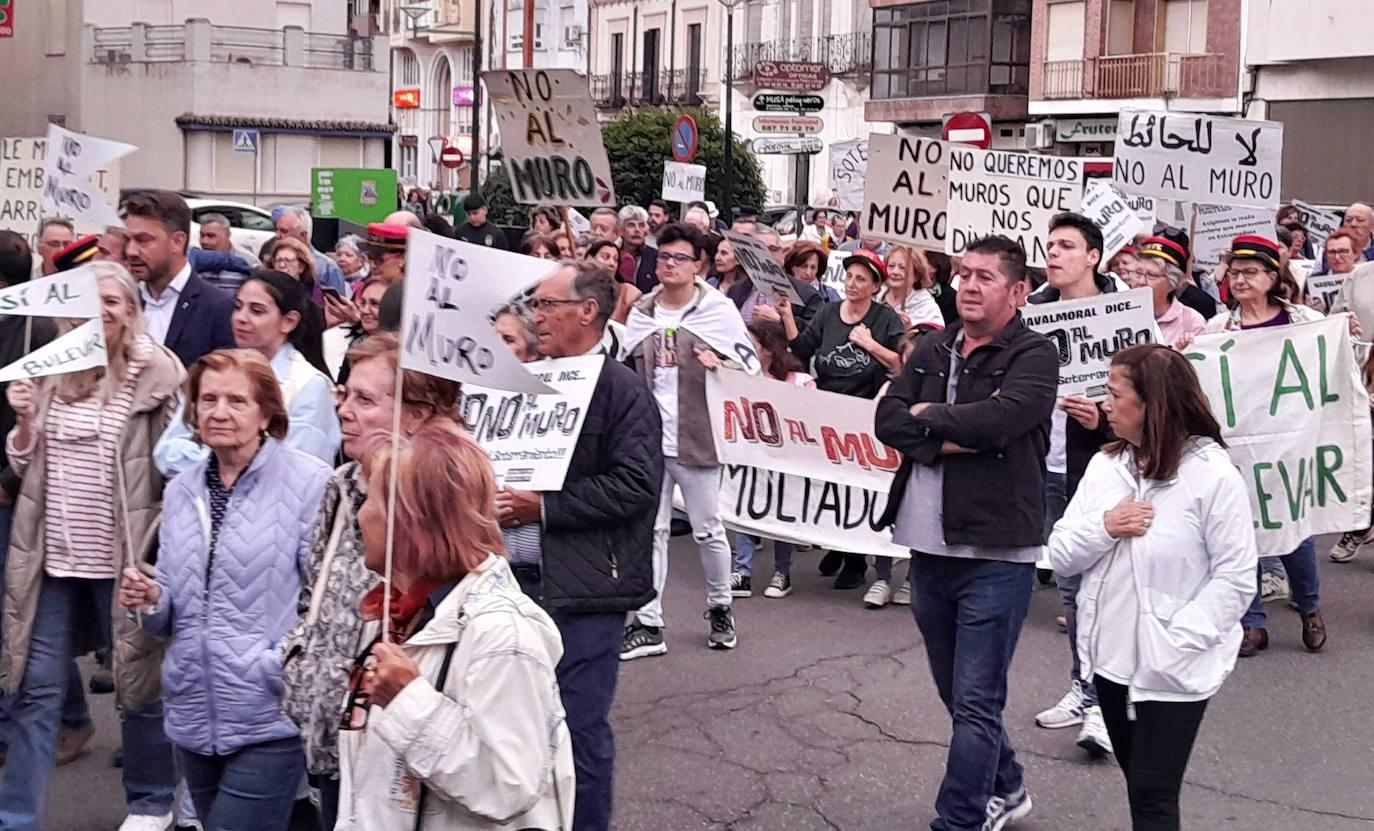 No al Muro no cede a pesar de lo avanzado de las obras