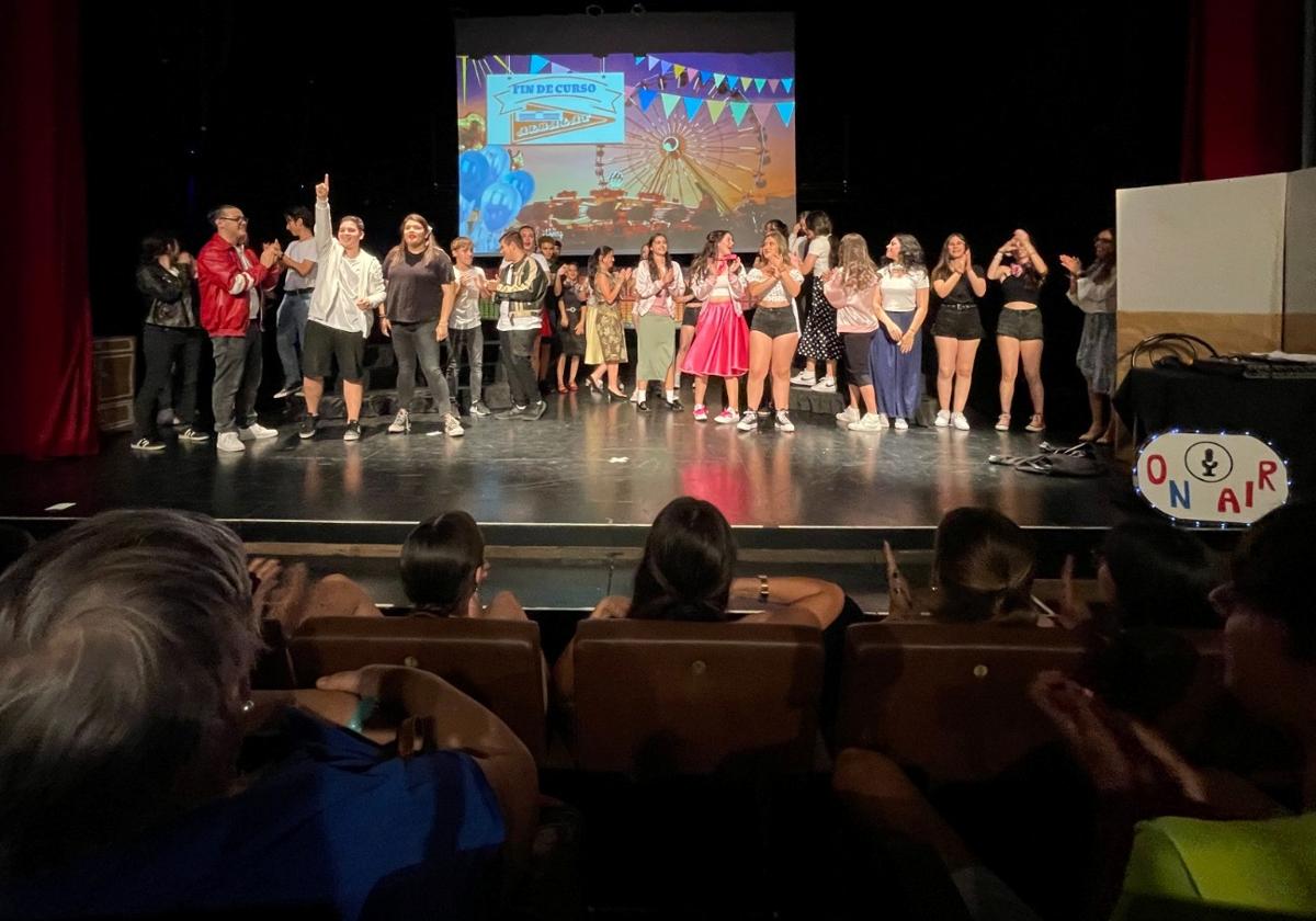 El taller de teatro Albatrillo repite el martes 'Grease, el musical junior'