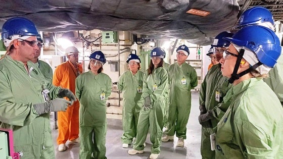 Diputados nacionales de PP, PSOE y Vox visitan la central nuclear de Almaraz