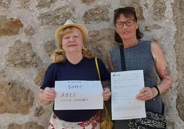 El grupo La Edad Dorada dona 500 euros a AOEX del estreno de su obra de teatro