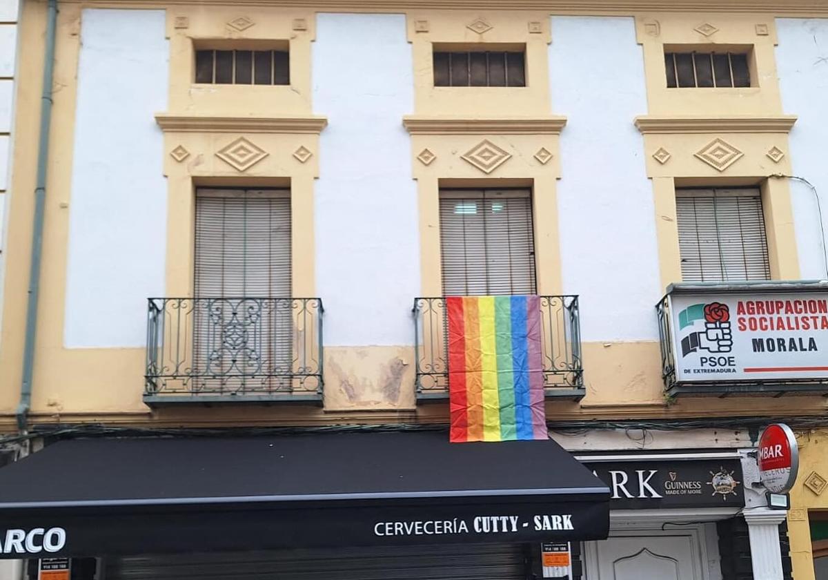 El PSOE agradece la rápida actuación de la Guardia Civil sobre la bandera LGTBI
