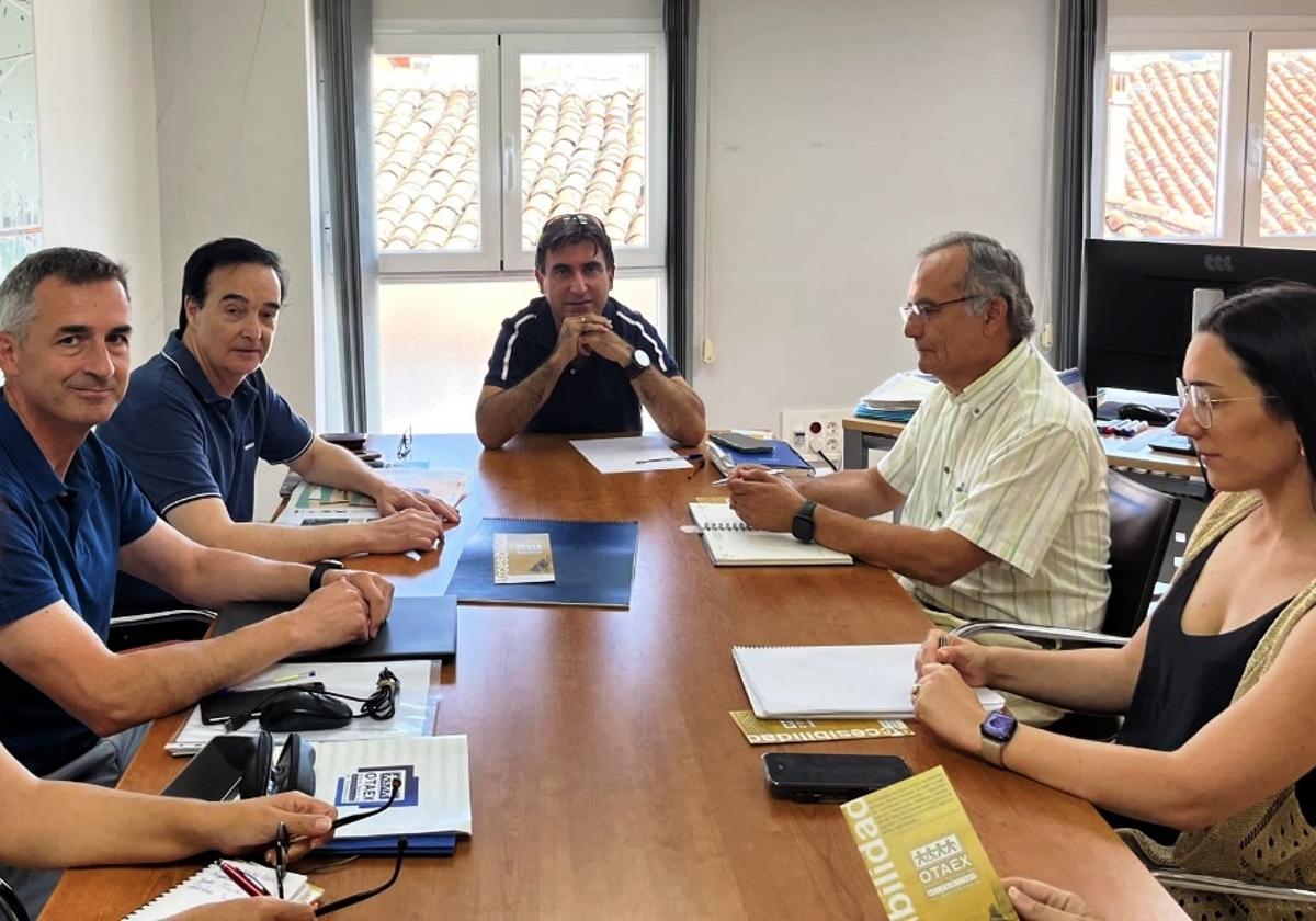 Apamex colaborará con el Ayuntamiento en materia de accesibilidad