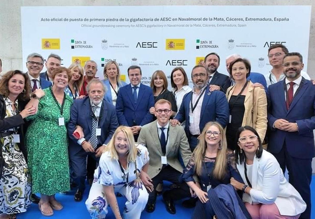 Representantes socialistas en el acto de colocación de la primera piedra