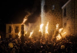 Imagen habitual de Los Escobazos, que se repite cada mes de diciembre