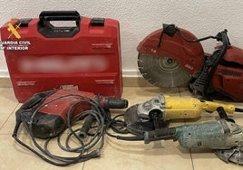 Herramientas sustraídas por las dos personas detenidas