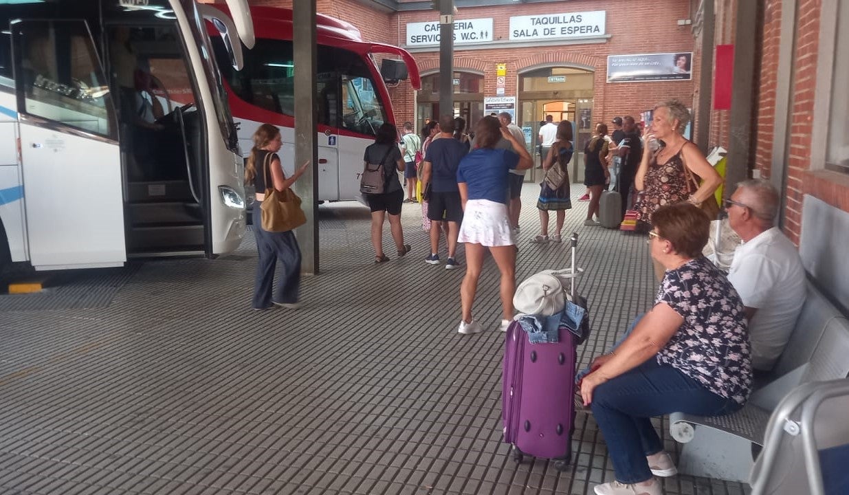 Espera en la estación de autobuses