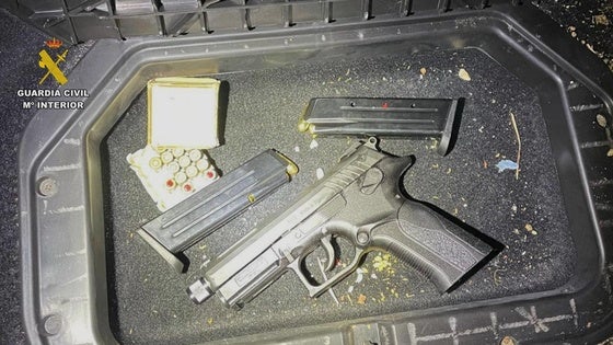 Detienen en Navalmoral a un vecino de Badajoz por llevar una pistola con munición