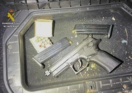 Arma y munición interceptados por la Guardia Civil