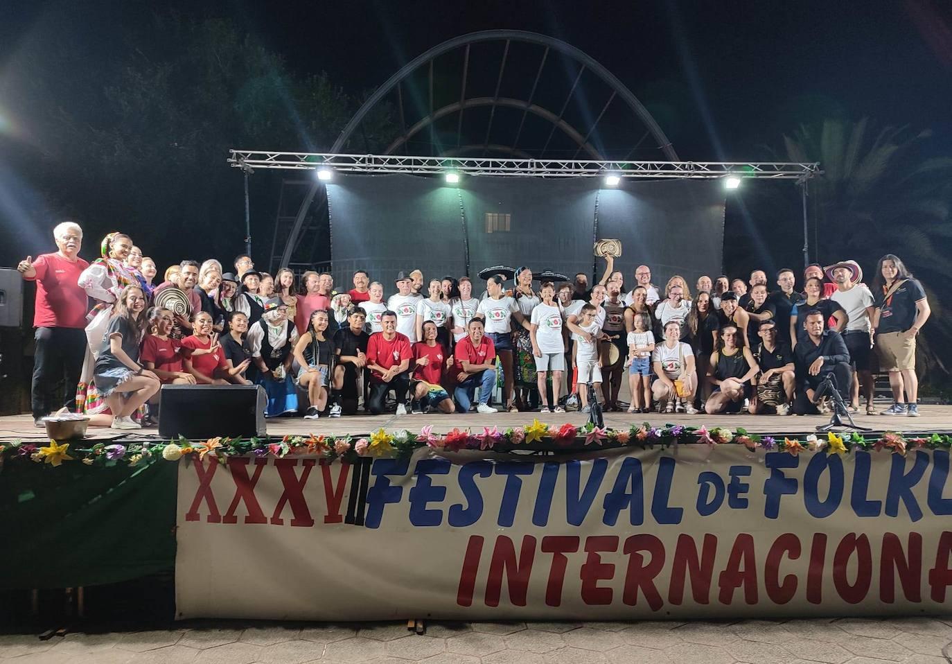 El folklore internacional vuelve al parque municipal