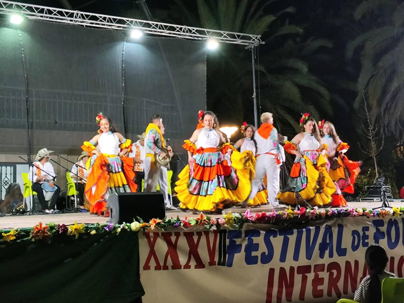 El folklore internacional vuelve al parque municipal