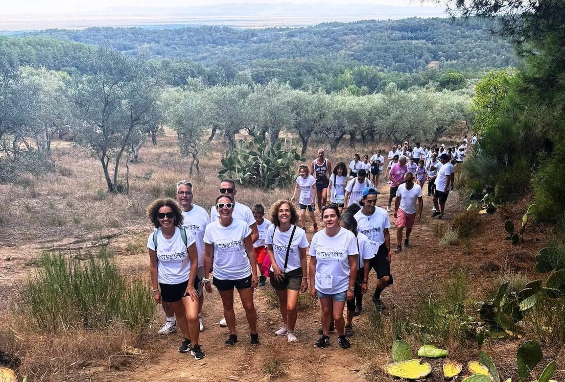 Valverde de la Vera marcha contra el cáncer de mama