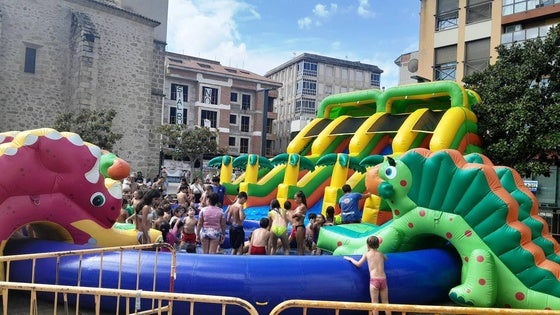 Ambiente piscinero en la plaza de España
