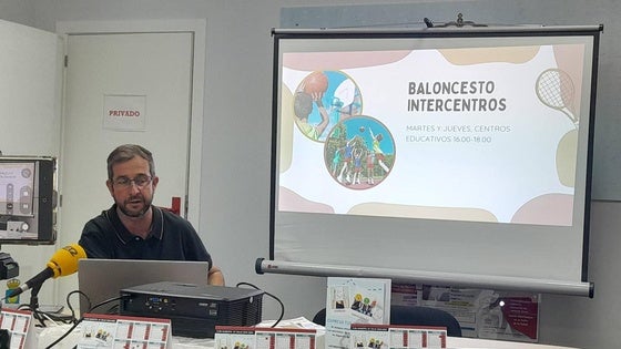 La Escuela Municipal de Baloncesto mantiene su actividad en los colegios