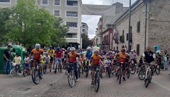 Multitudinario y muy animado Día de la Bicicleta