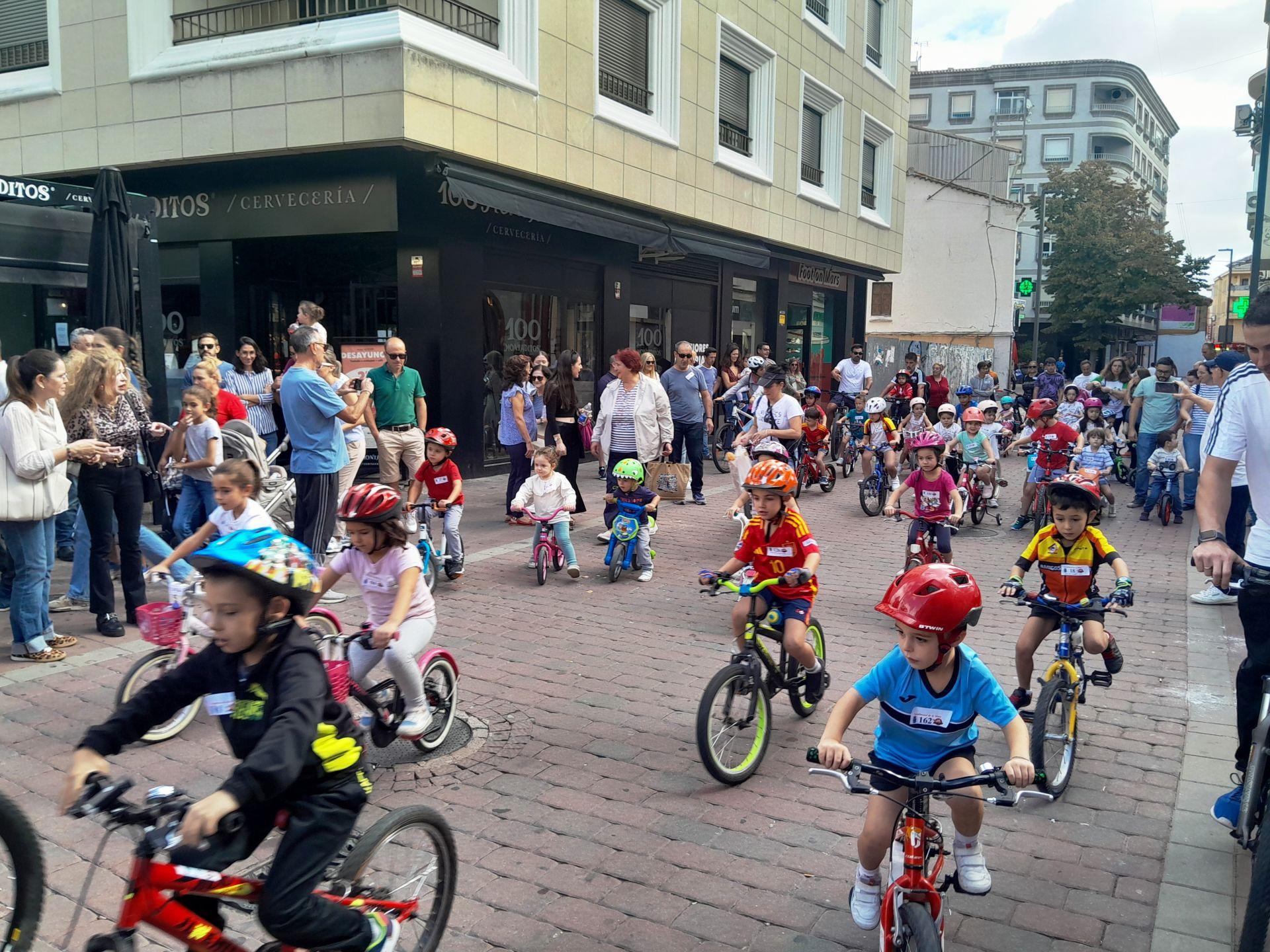 Multitudinario y muy animado Día de la Bicicleta
