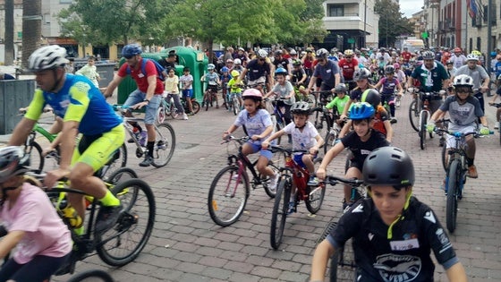 Multitudinario y muy animado Día de la Bicicleta