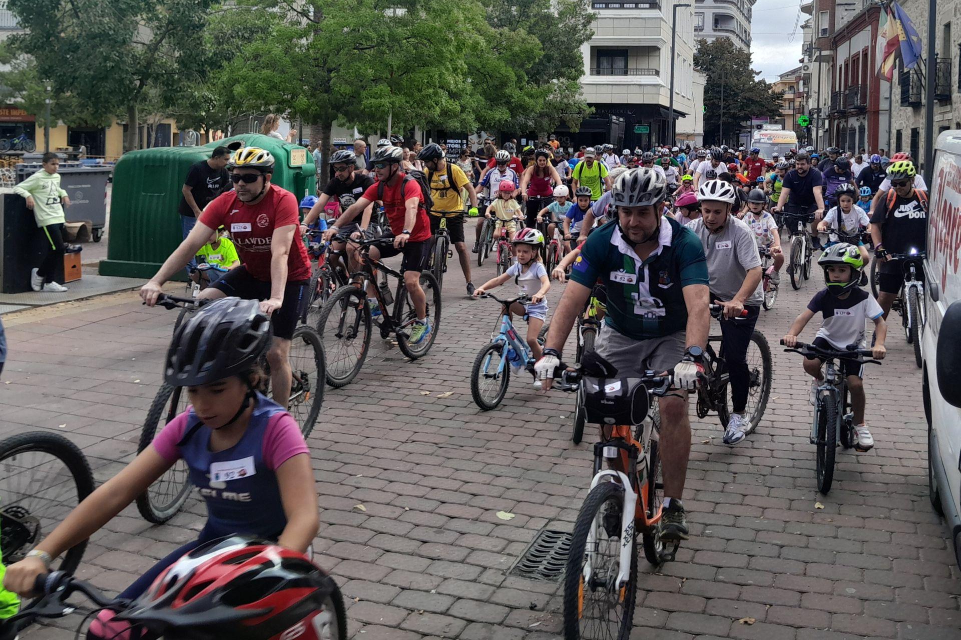 Multitudinario y muy animado Día de la Bicicleta