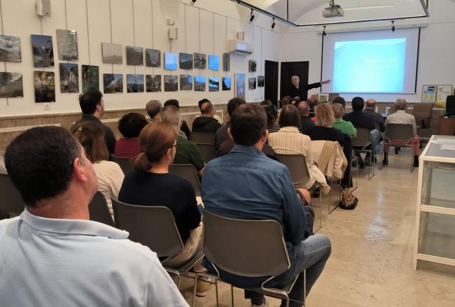 La preencia de asistentes está siendo numerosa