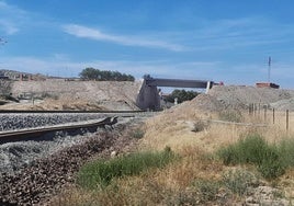 Vista del paso elevado construido entre La Paz y Navarrosa